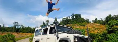 Tout ce que vous ne devez pas faire au volant 4X4 homme saut