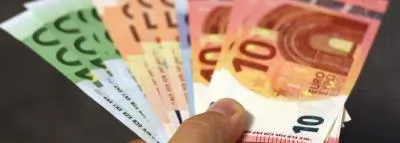 Valeur de rachat de l'assurance vie : calcul et rôle argent billets euros