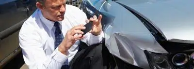 Prêt de voiture : accident et conséquences voiture-homme-femme-clés