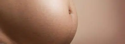 Mutuelle femme enceinte ventre rond grossesse