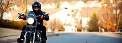 Moto modifiée : conseils et régulations conducteur-moto