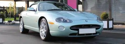 Voitures qui vont prendre de la valeur en 2025 jaguar xk8 collection