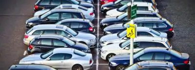 Quel est le prix de l'assurance auto en France en 2024 ? parking voiture