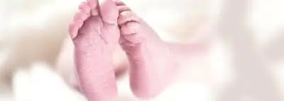 Suspension crédit pour congé parental pieds bebe