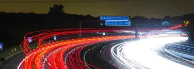 Comment assurer votre voiture importée ? voitures autoroute