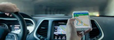 smartphone-route-voiture smartphone-route-voiture
