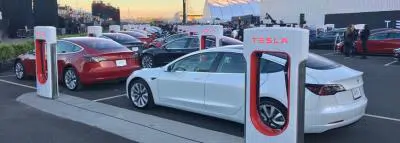 Hybride vs électrique : avantages, prix et autonomie recharge tesla